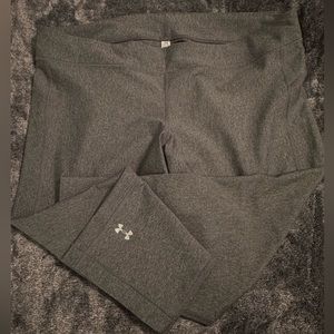 EUC Under Armour capri leggings. No tag but the size is XXL.